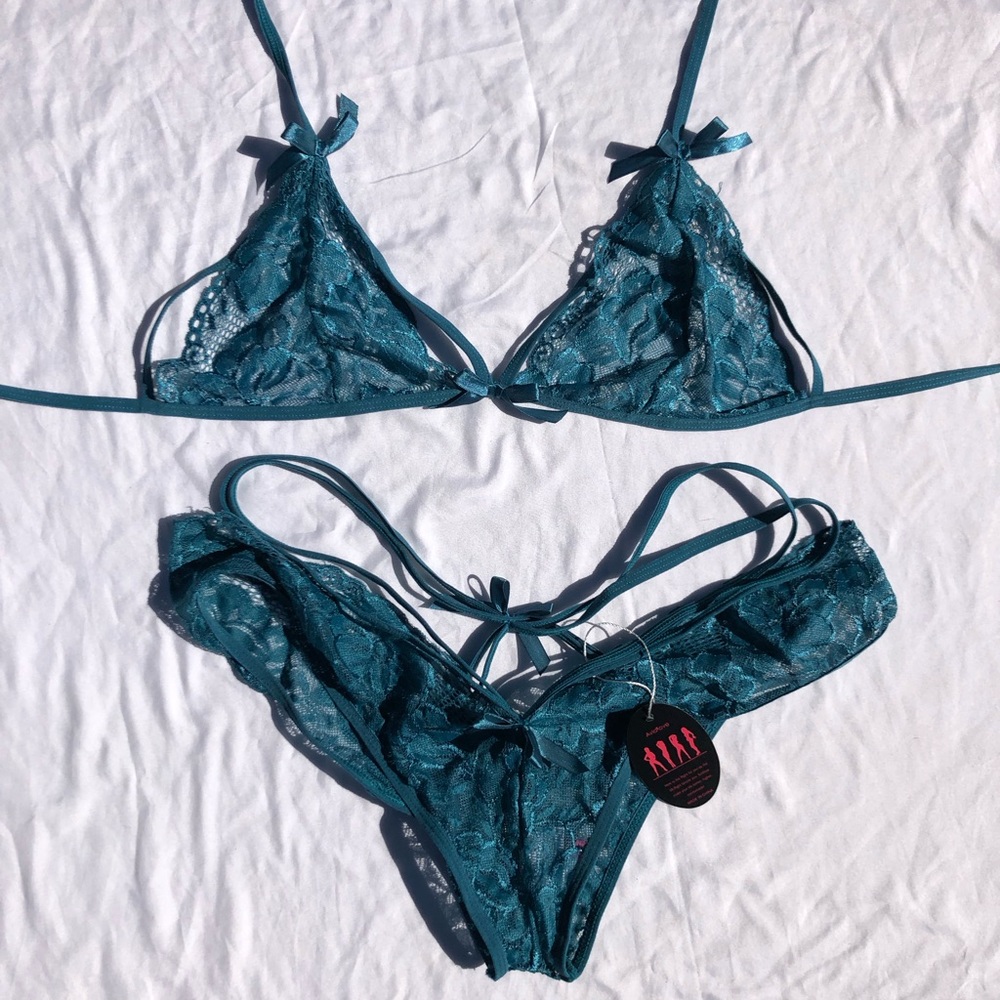 BNWT Avid love lingerie set